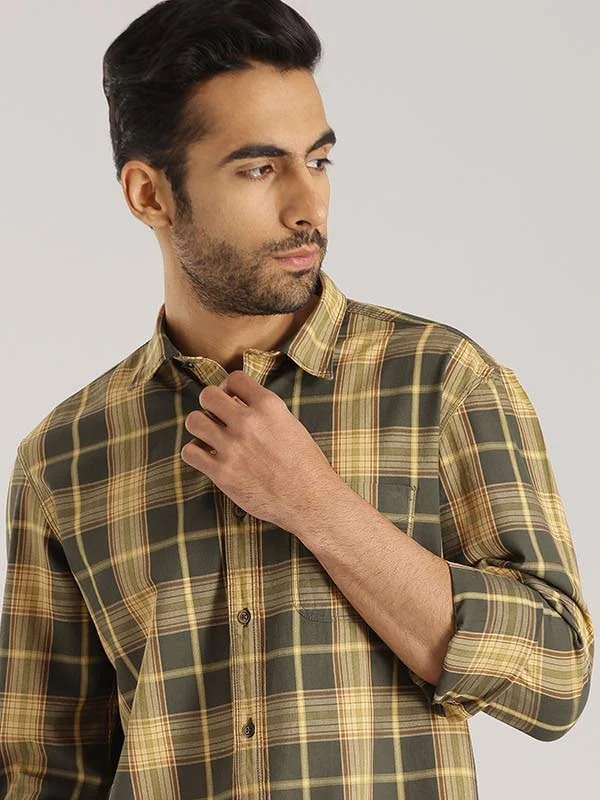 Indian Terrain Men Checkered Olive Shirt
